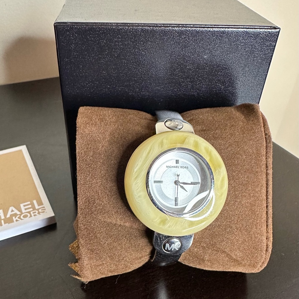 Michael Kors Silver Crystal-Accented Women’s Watch with Interchangeable Bezels - Picture 4 of 9